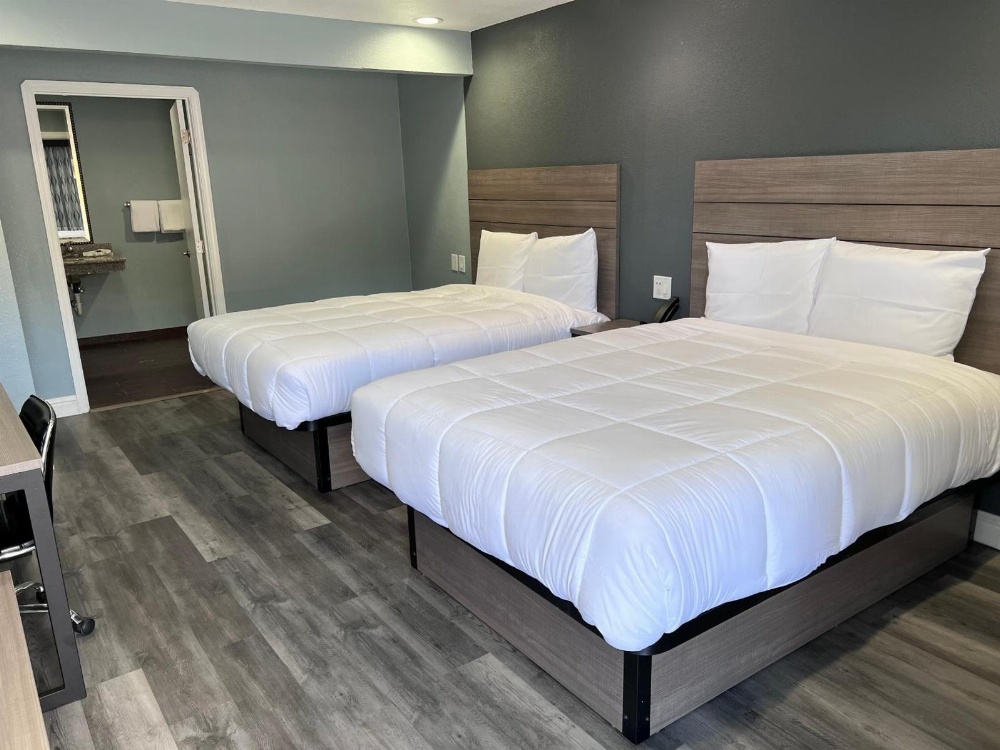 Surf City Inn & Suites